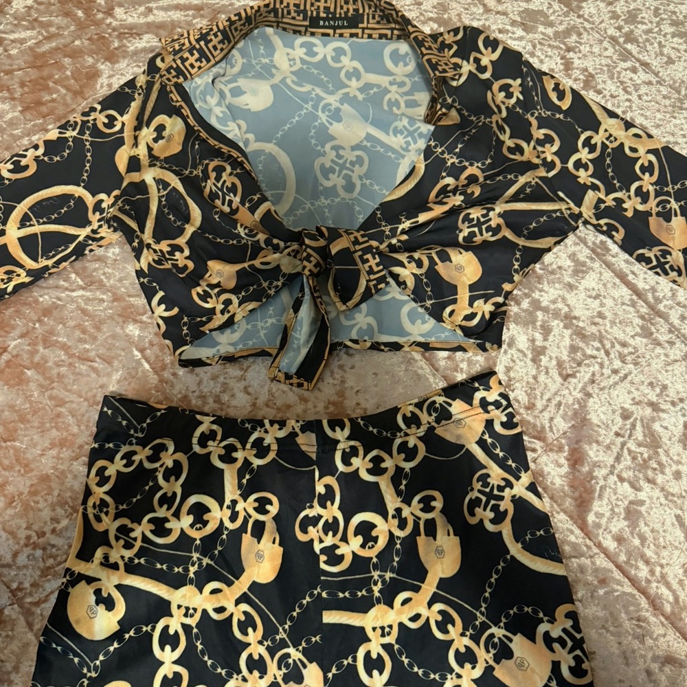 Chic Black and Gold Chain Print Set